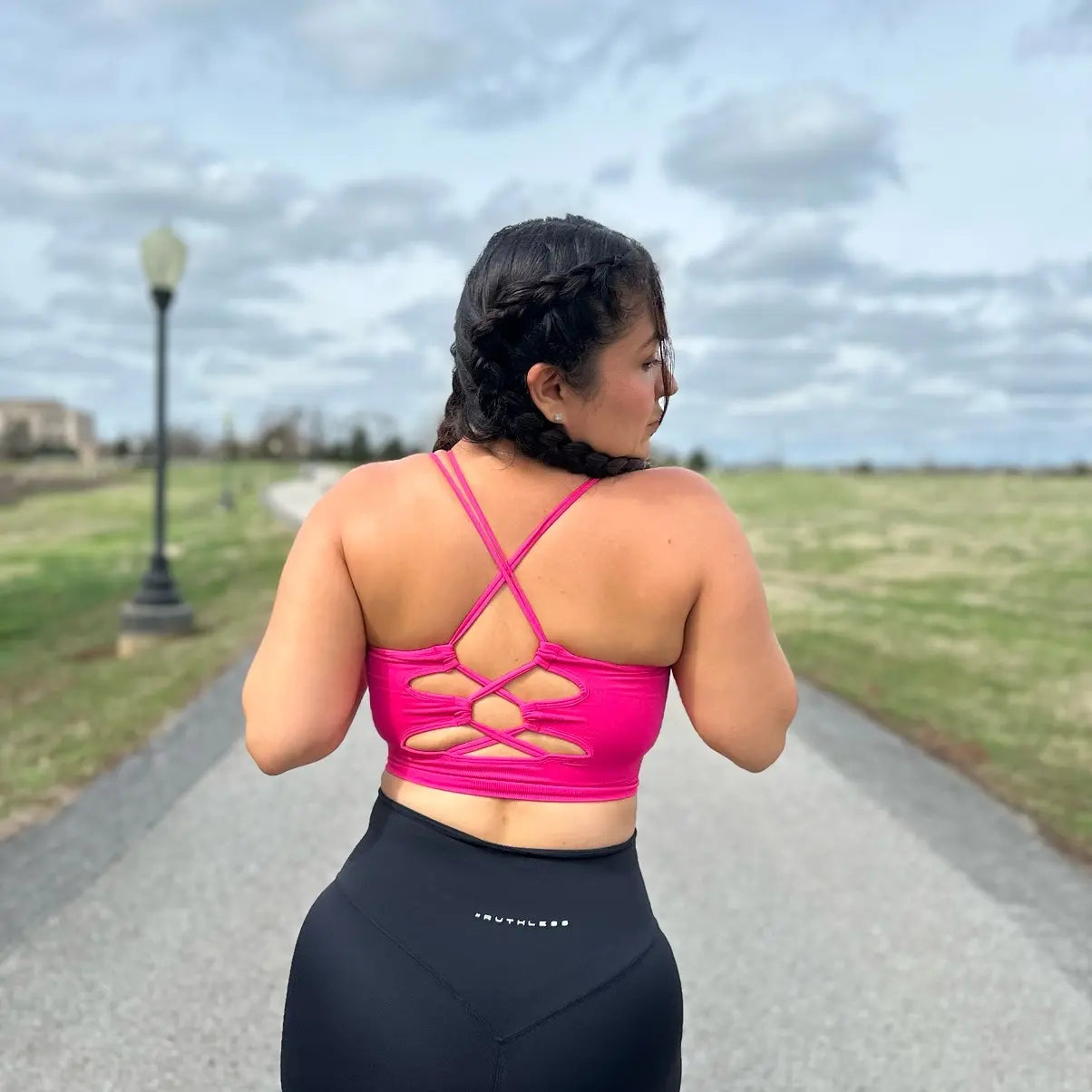Crisscross Open Back Sports Bra for Enhanced Comfort and Support